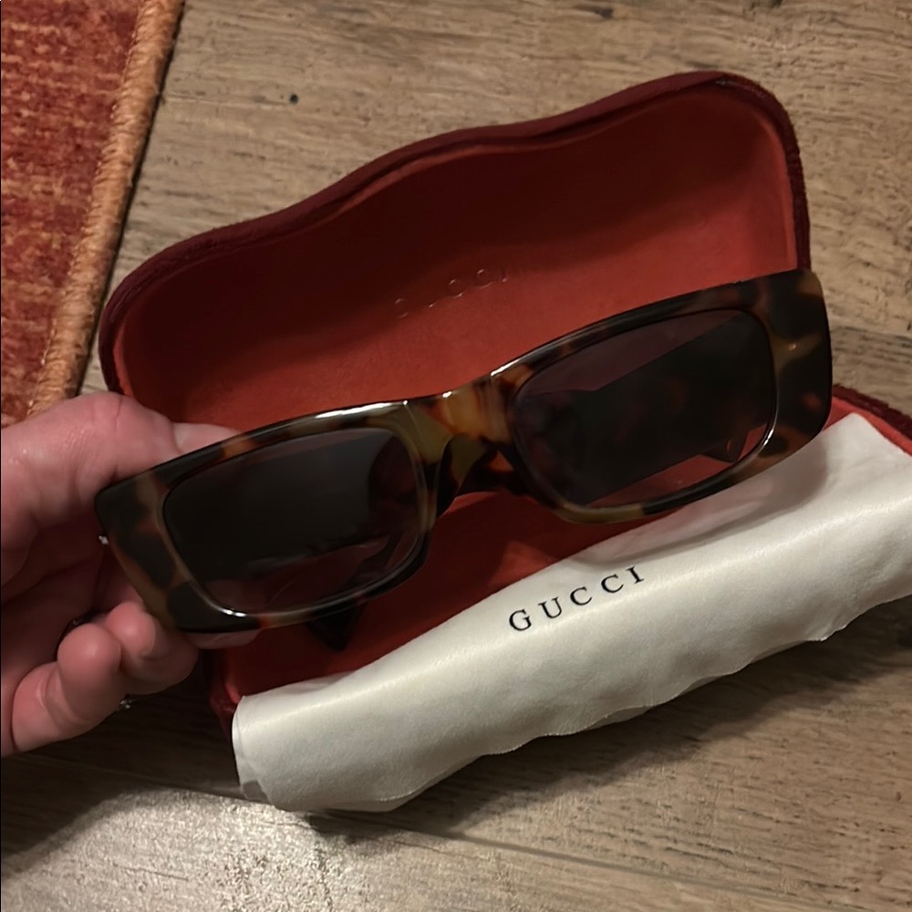 Gucci Tortoiseshell Rectangular Sunglasses - Brown/Amber
